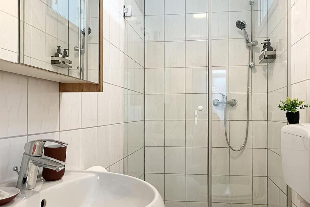 Cozy & Central 2 Bedroom Apartment ウィーン エクステリア 写真